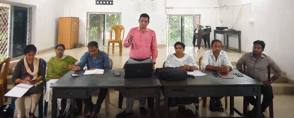 రైతులతో వ్యవసాయ అధికారులు