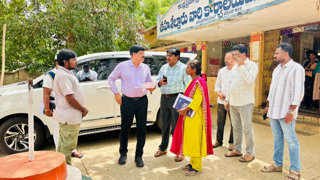 తప్పులు లేకుండా రీ సర్వే వివరాలు పంపాలి